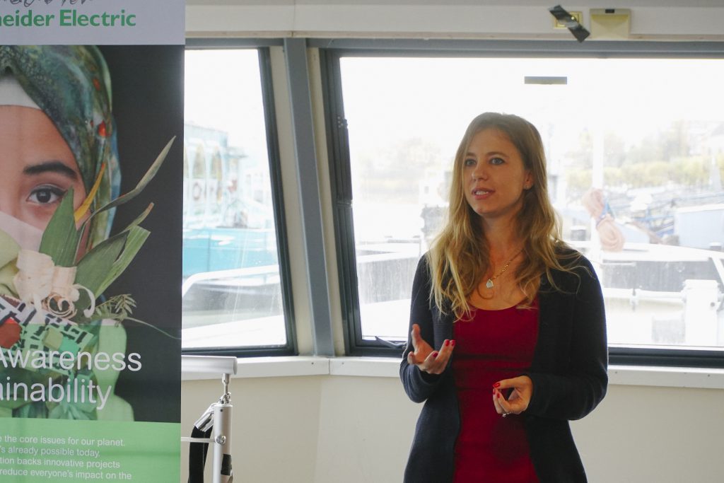 Giulia durante il pitch a Social Innovation to Tackle Fuel Poverty